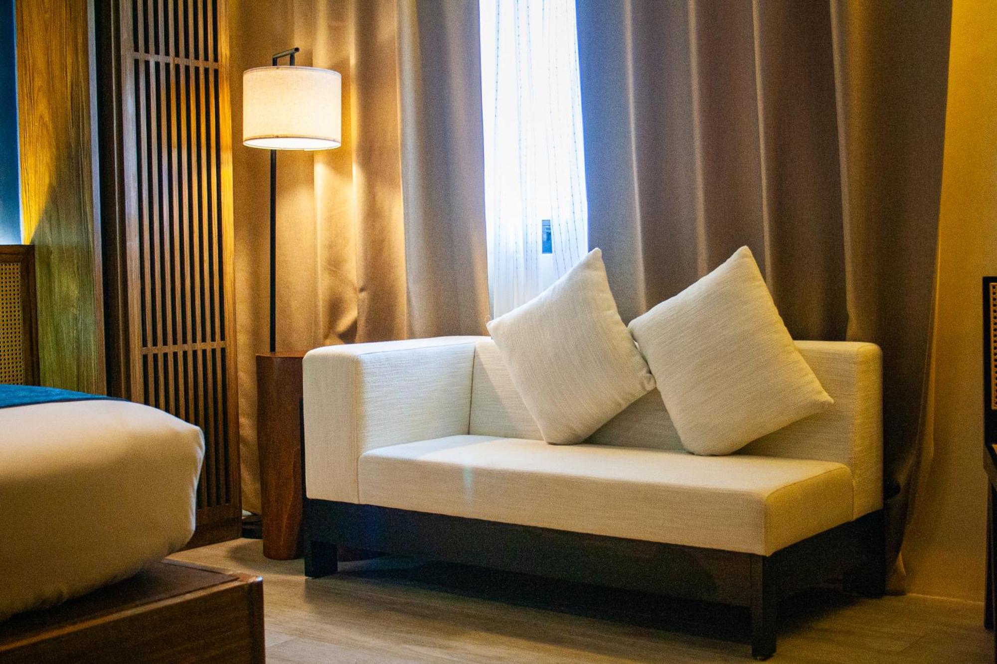 Elijah Hotel Dasmarinas Extérieur photo