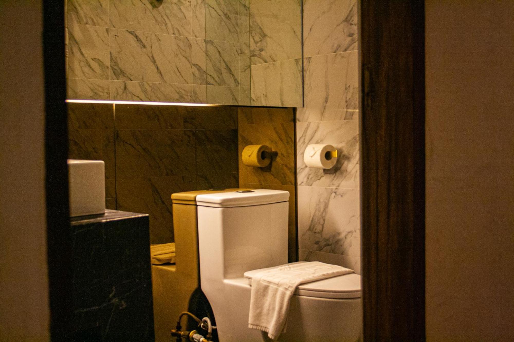 Elijah Hotel Dasmarinas Extérieur photo